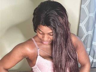 에로틱 한 영상 채팅 Aaliyah10