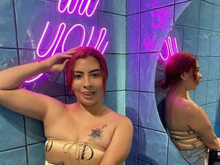 에로틱 한 영상 채팅 Adara-Monroe