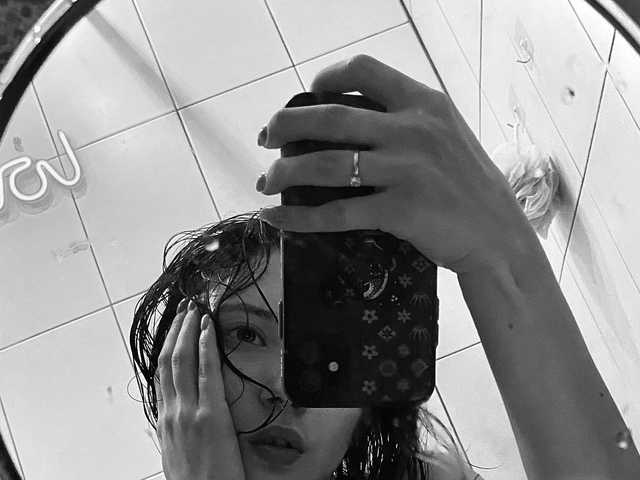 프로필 사진 Adri-curly