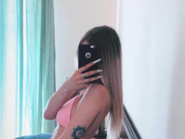 프로필 사진 Adrianna19