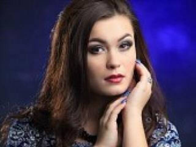 프로필 사진 adrianne1