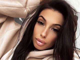 에로틱 한 영상 채팅 AdriaRae18