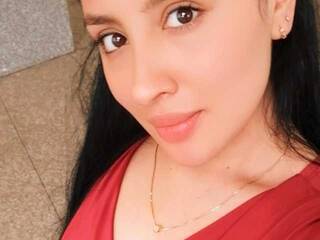 에로틱 한 영상 채팅 Ahdia-Kumar