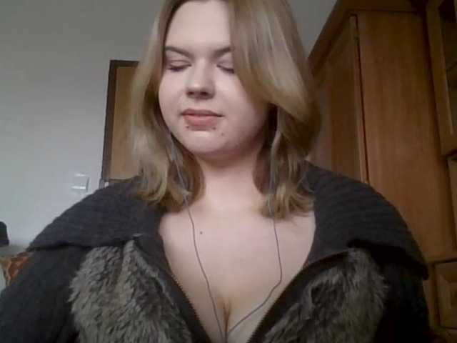 사진 AileenGold #babe #sexy #hot #college #fetish #femdom #lingerie #bigtits #piercing
