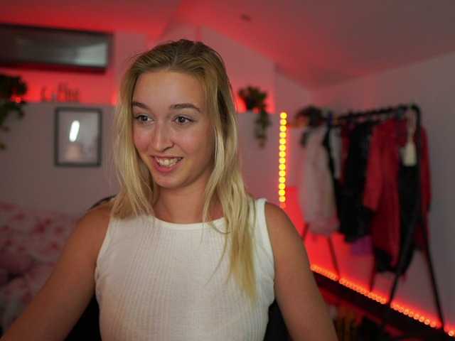 사진 AlexisTexas18 Hi! I am Alexis 19 yrs old teen, with perfect ass, nice tits and very hot sexy dance moves! Lets have fun with me! Water on my white T-shirt at goal!