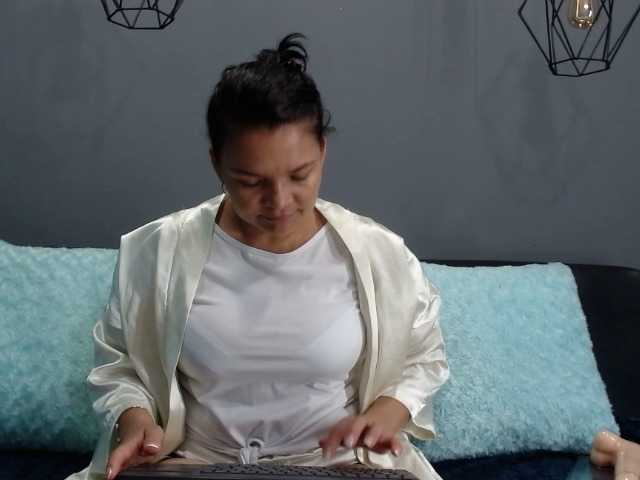 방송 스크린 샷 Alicejonnes