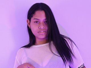 에로틱 한 영상 채팅 AlinaColeens