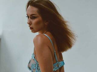 에로틱 한 영상 채팅 AlisaBLL