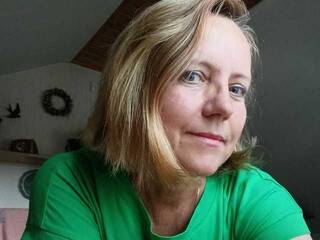 에로틱 한 영상 채팅 AlitsiaKiver