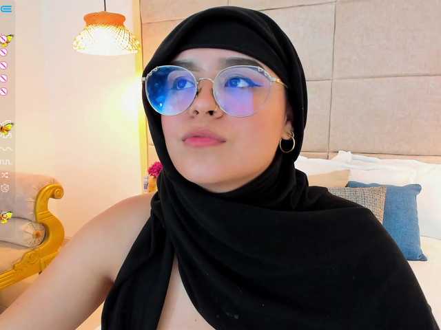 사진 allanaluna show oil in my body and control lovense