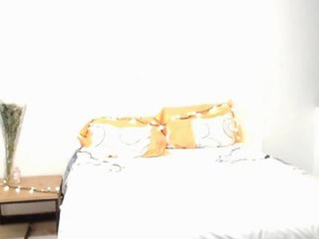 방송 스크린 샷 AlmaCasteell