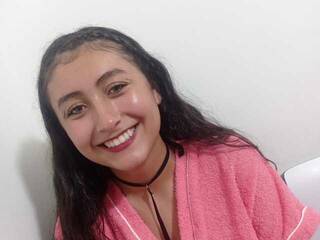 에로틱 한 영상 채팅 AmaiaAdams