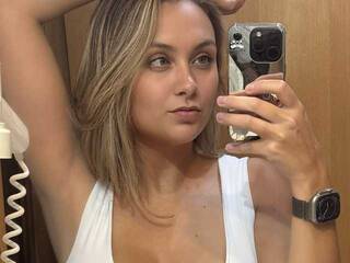 에로틱 한 영상 채팅 Andrea-urdream