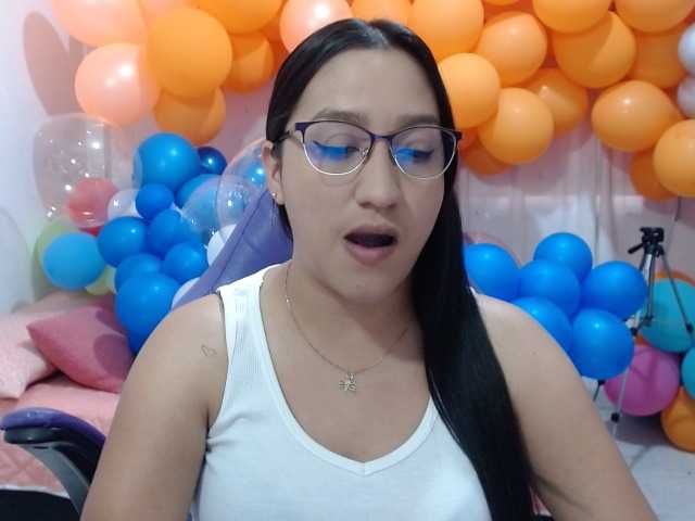 사진 Andreacute Hello guys welcome to my room, let's play with my balloons, I'm a looner, I have a hairy pussy, #balloons #bush #hairy #control lush or domi