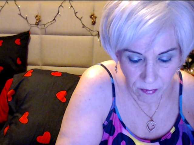 사진 ANGELGRANNY welcom guys..pm..50 tk..pussy or ass..100..tits or feet..50..let s have fun