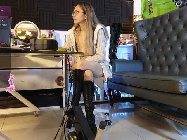 사진 angelinasia MAKE Me SQUIRT! #fuckmachine #lovense #new #heels #bdsm #squirt #cum #feet #asian