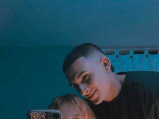 에로틱 한 영상 채팅 angieandliam