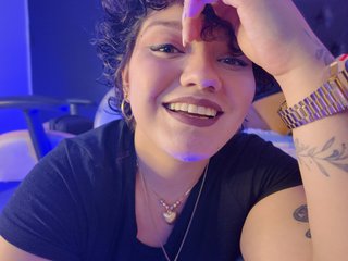 에로틱 한 영상 채팅 AngiJackson