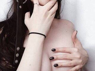 에로틱 한 영상 채팅 Anna-ket