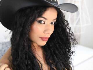 에로틱 한 영상 채팅 Anthonela-Mil