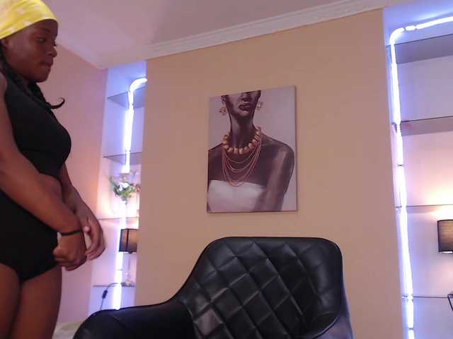 사진 antonella-dava hola bienvenidos a mi sala es un gusto que estén aquí #ebony #teen