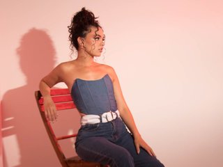 에로틱 한 영상 채팅 AprilRhodes