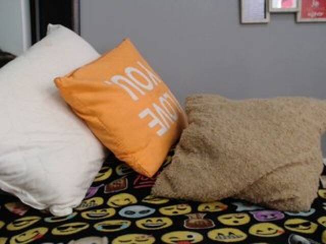 방송 스크린 샷 ArianaRoberts