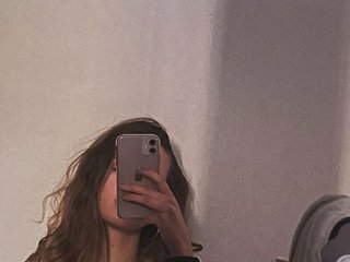 에로틱 한 영상 채팅 AriellaFerr00