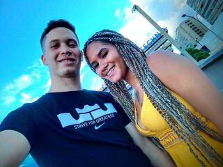 에로틱 한 영상 채팅 ArthurandAlix