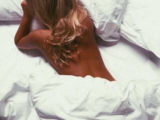 에로틱 한 영상 채팅 AstridJones