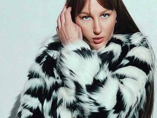 에로틱 한 영상 채팅 AtanaWillis