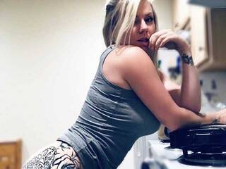 에로틱 한 영상 채팅 BellaBenson