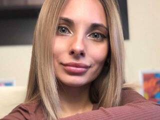 에로틱 한 영상 채팅 BellaNelson