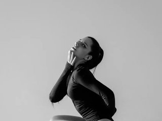 에로틱 한 영상 채팅 BellaTasty