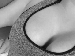 에로틱 한 영상 채팅 Billie24