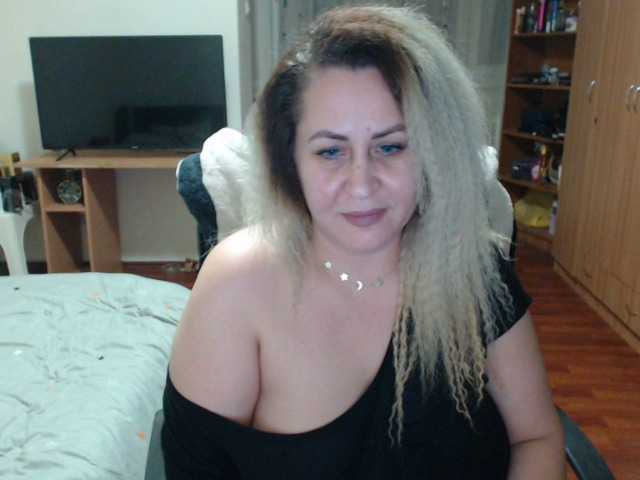 사진 BlondeElla 1000 tokens who want me and love me