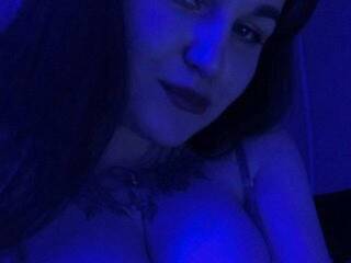 에로틱 한 영상 채팅 BlueEyedd