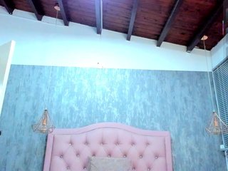 에로틱 한 영상 채팅 Nahomidi-bello