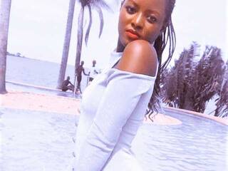 에로틱 한 영상 채팅 BrigitWebb