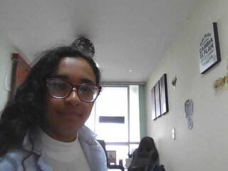 에로틱 한 영상 채팅 brit-cm