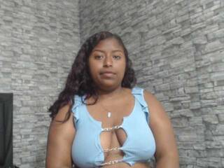 에로틱 한 영상 채팅 BrunetteSexy24