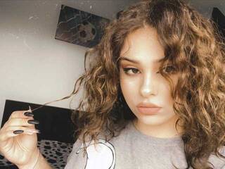 에로틱 한 영상 채팅 bry-brianne