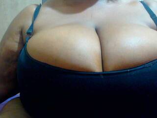 에로틱 한 영상 채팅 bustytitsxx