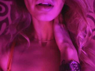 에로틱 한 영상 채팅 Busy-Angie