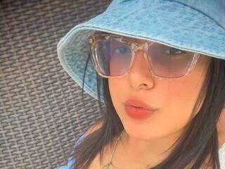 에로틱 한 영상 채팅 CamilaNaughty