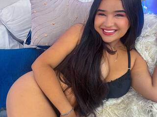 에로틱 한 영상 채팅 CamilaRioss