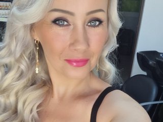 에로틱 한 영상 채팅 CandyHellenx