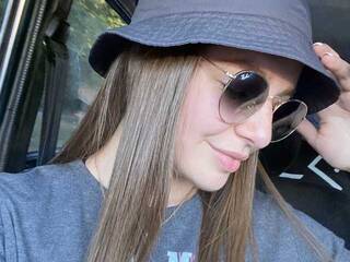 에로틱 한 영상 채팅 CarlieActive