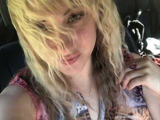 에로틱 한 영상 채팅 Caroline-Grey