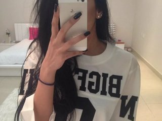 에로틱 한 영상 채팅 Caroline-Kitty
